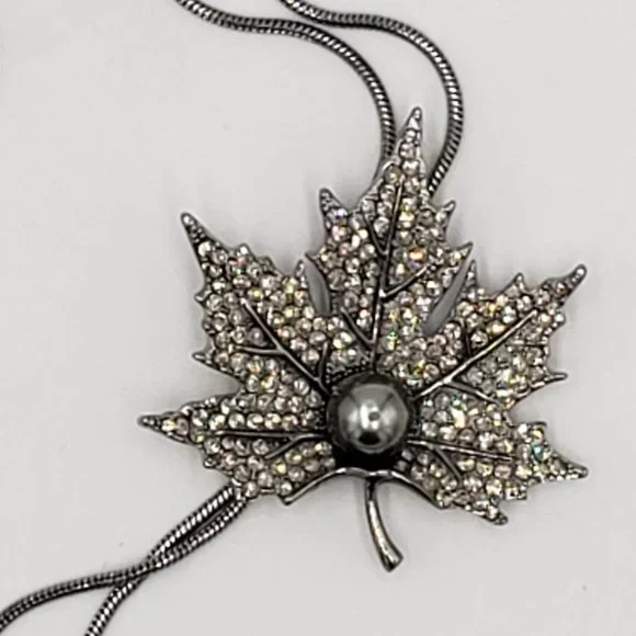 Slide Maple Leaf Bolo Tie
